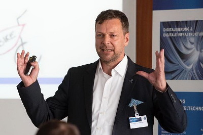 Dr. Klaus M. Bernsau bei Innovation Starts von Hessen Trade & Invest